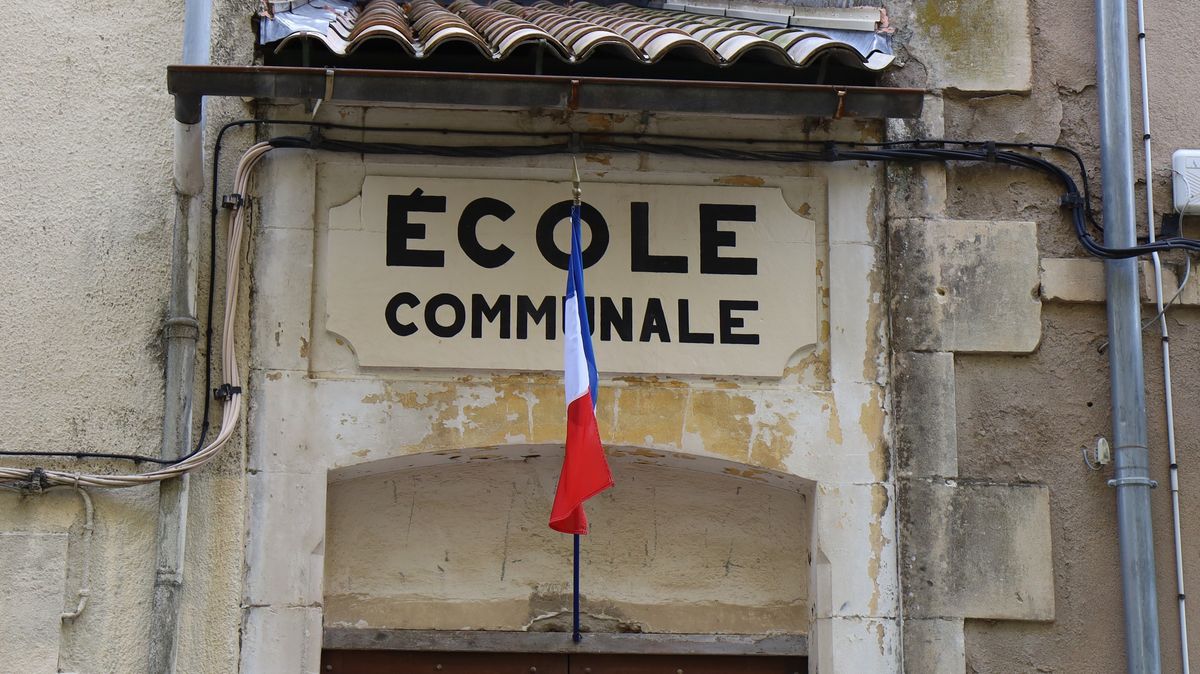 Starosta francouzské obce zapsal na seznam školáků pět jalovic, aby odvrátil uzavření třídy